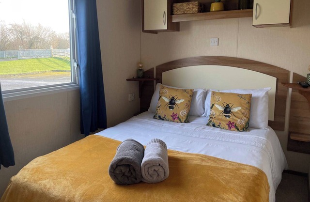 3 Bedroom Caravan - Pets, Parking, Pool Access