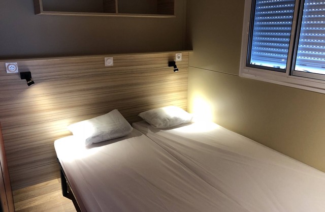 3 bedroom chalet in campsite *** with Jacuzzi and heated pool