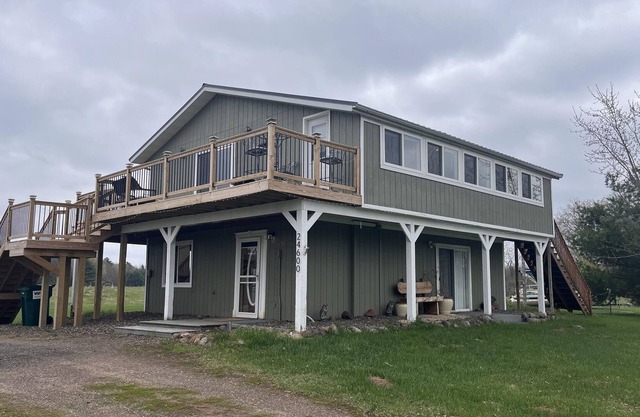 3 Bedroom Charming Lakehouse
