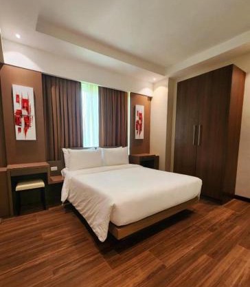 3 Bedroom Condo Unit with FREE vehicle at The Padgett Suites