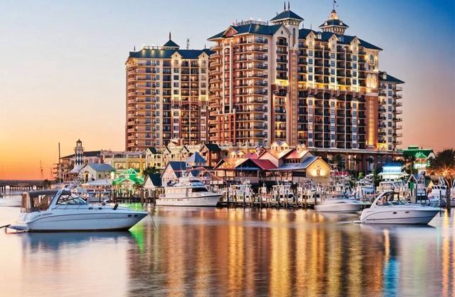 3 Bedroom Deluxe, Pool View on Destin Beach, Wyndham Emerald Grande!