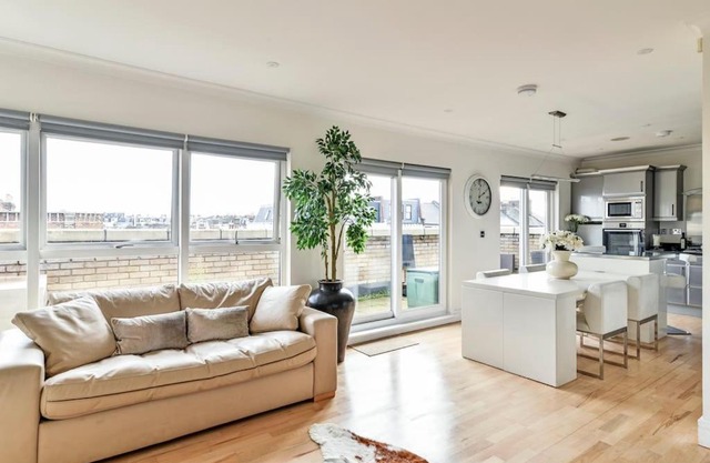 3 bedroom duplex, terrace, parking