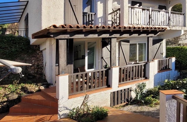 3 bedroom holiday home Mountains & Sea: 2-7 pers., great view, pool, tennis