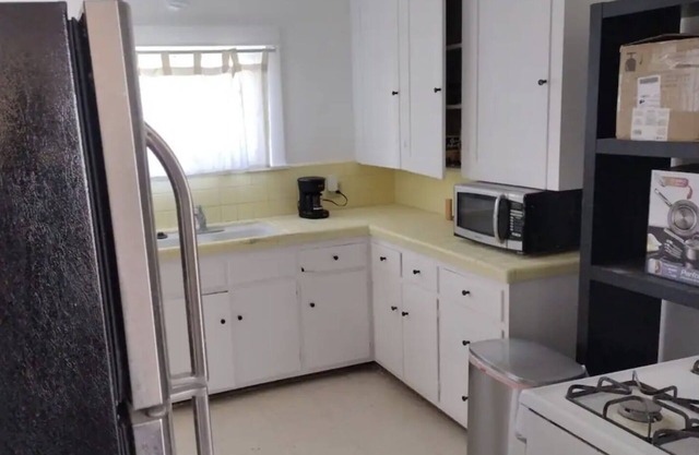 3 Bedroom Home Near Culver City