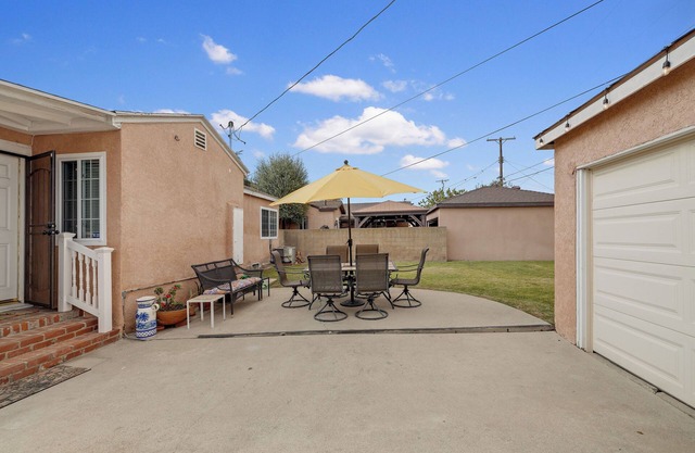 3-bedroom Home near LAX, SoFi Stadium, Beaches and More!