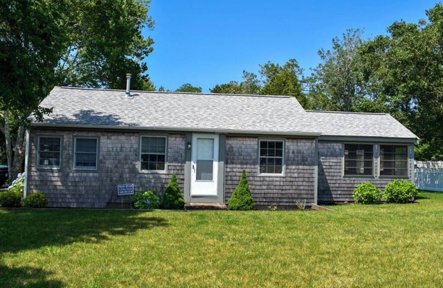 3 bedroom home with ac, walk to the beach!