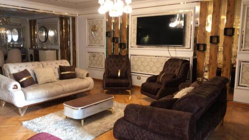 3-bedroom hotel apartment in Dokki, a distinctive accommodation, minutes to Zamalek