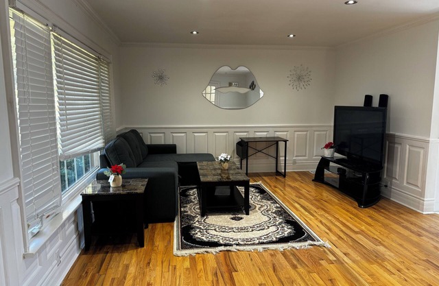 3-bedroom house in charming King City with AC, WiFi. Enjoy your stay