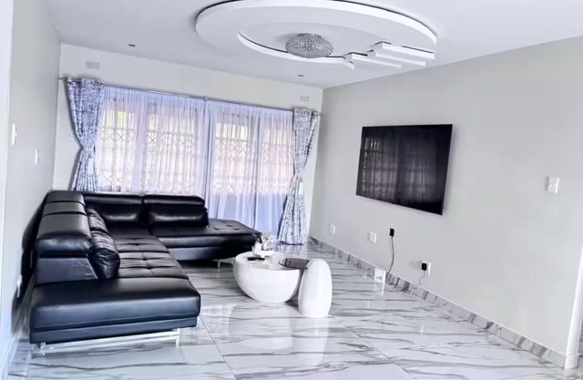 3-bedroom house in charming Bulawayo with WiFi, AC. Start your adventure