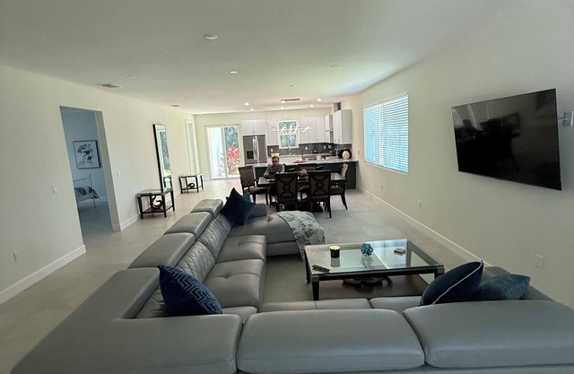 3-bedroom house in fabulous Sarasota with AC