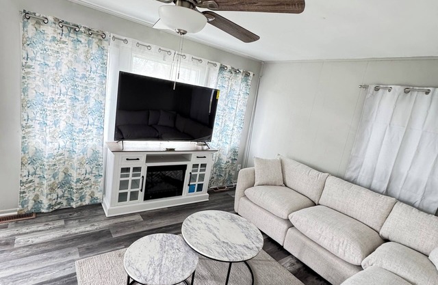 3-bedroom house in terrific Dayton with AC, WiFinNear Airport and downtown.