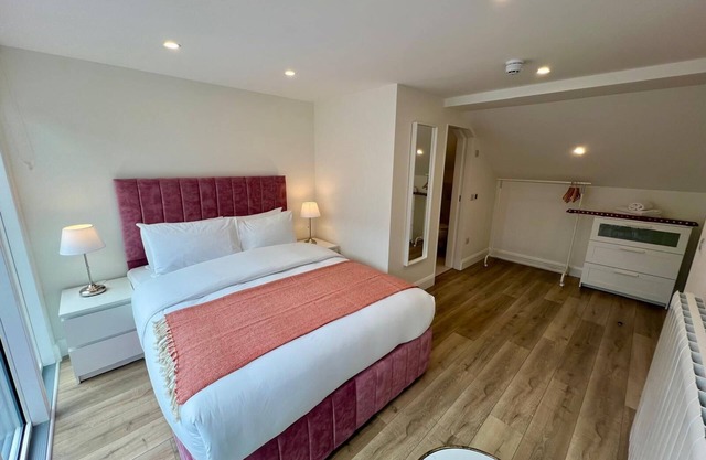 3 bedroom House on New Wapping Street-Dublin 1