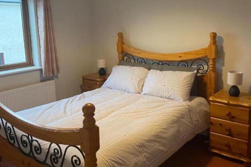 3 Bedroom House-Sleeps 5-Garden-Parking-Dromahaire