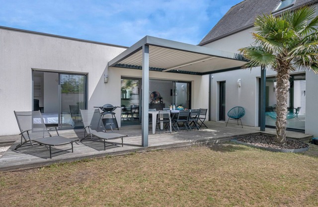 3 bedroom house with beautiful garden in Guérande