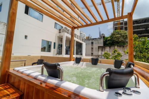 3 Bedroom Luxury Villa - Minutes to Walled City