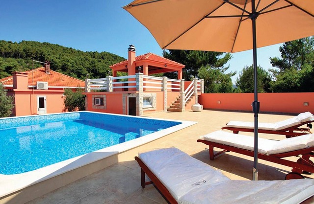 3 bedroom nice home in Smokvica