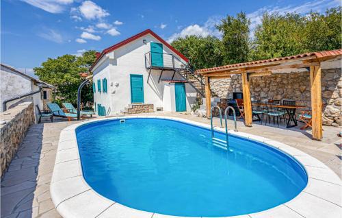 3 Bedroom Nice Home In Karlobag