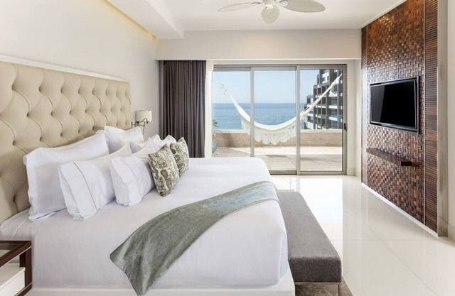 3 Bedroom Oceanfront Suite