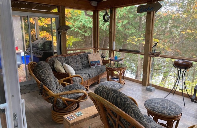 3 Bedroom Private Cottage in Minden Hills