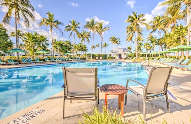 3 Bedroom Resort Style Indigo Reef Townhome close to Pool with Dockage!