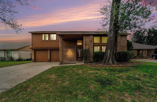 3-Bedroom Retreat with Sunroom – Near Downtown
