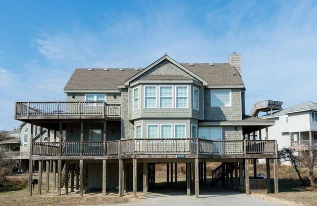 3 Bedroom Ships Watch Home Just 325ft to Beach Access