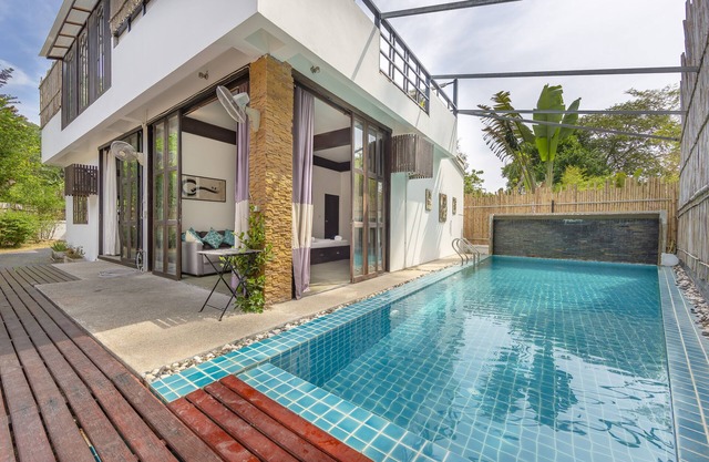 3 Bedroom Stunning Two-story Private Pool Villa . Walk to the beach!
