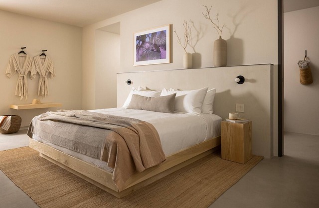 3 Bedroom Suite/Downtown Palm Springs/Full Kitchen and Living Area