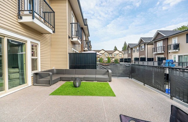 3-bedroom townhome in enchanting Abbotsford with AC