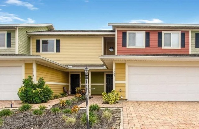 3 Bedroom Townhome 431085 by Houzlet