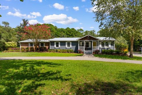 3 Bedroom Vacation Home with Salt Water Pool
