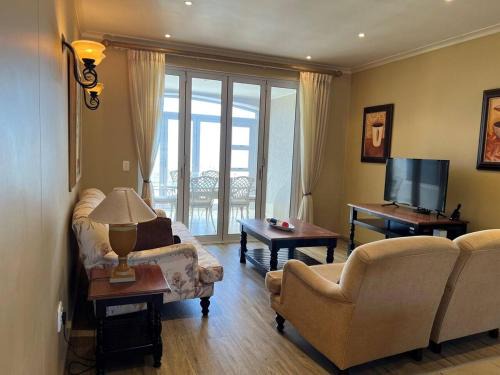 3 Bedroom Villa in Pinnacle Point Estate