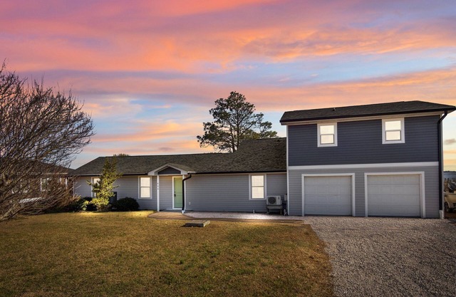 3-bedroom waterfront house in Newport, NC - Water's Edge