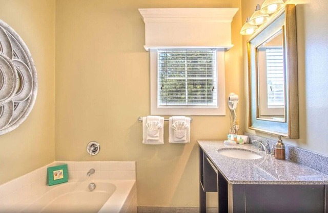 3 Bedrooms Cottage Suite Village in King's Creek weekly booking 8 days/7nights