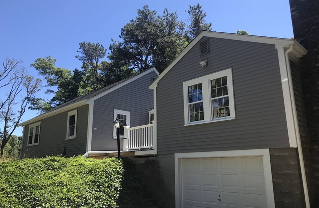 3 BR 1.5 Bath Newly Renovated House on the bike trail and close to beaches
