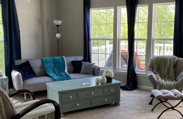 3 br, 2.5 bath unit, beautiful view from the deck & kitchen, min to Blakeny