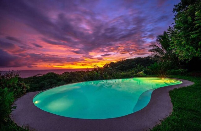 3 BR, 2 BA w/ pool & ocean view
