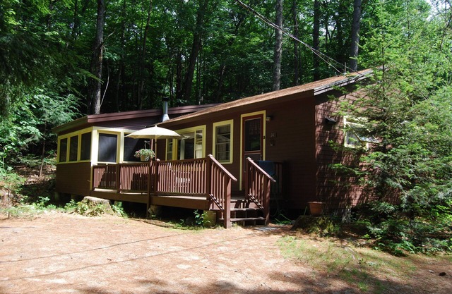 3 BR cottage on Lake Winnipesaukee with beach and use of small boats