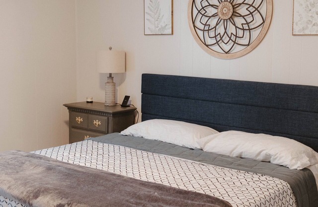 3 BR Modern Tacoma Apartment Home
