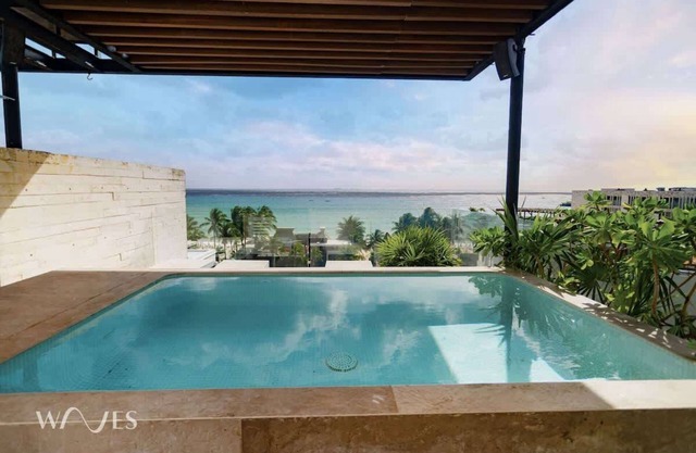 3 Br. Ocean Front PH With Stunning Views