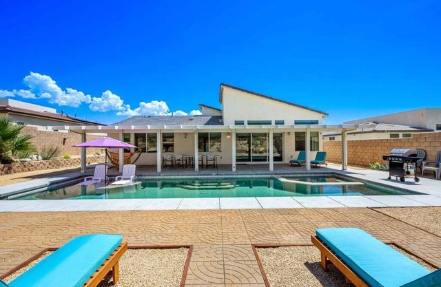 3-BR Pool/Spa house with VIEWS in Desert Hot Springs