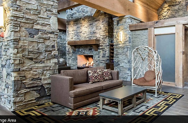 3 BR Presidential Suite, Lakeside Private Resort, Hollister MO