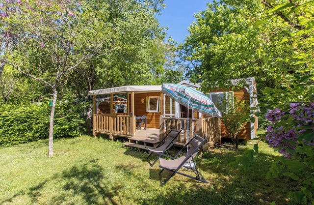 3★ Campsite in Périgord Noir – Mobile Home with Pool, Fishing & Family Activities