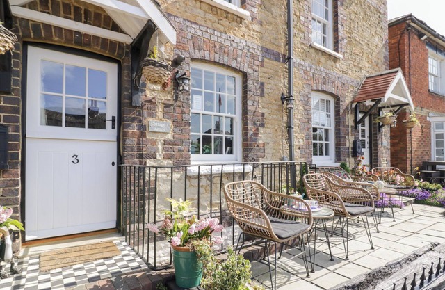 3 Canalside Cottages