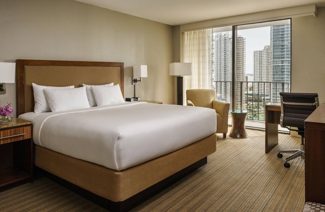 3 Connecting Suites at a 4⭐️ Hotel