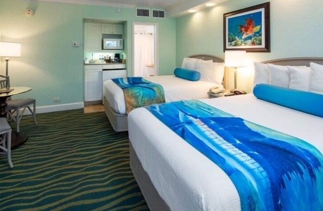 3 Deluxe Rooms w/2 Double Beds at RumFish Beach, Steps from White Sand Beaches