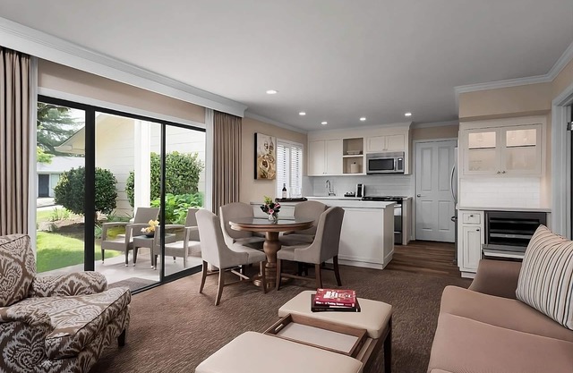 3 Family-friendly Suites Near Trancas Crossing Park! Pool, Onsite Golf Course!