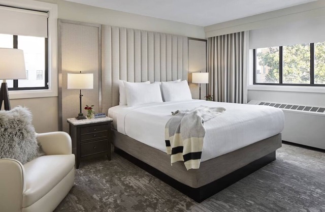 3 Group Ready Suites in Prime DC Location Near Iconic Landmarks & Dining Scenes