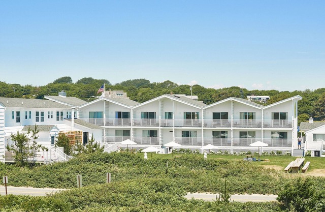 3 Hero Double, Hero Beach Club, Outdoor Pool, Fire Pits, Steps from the Beach
