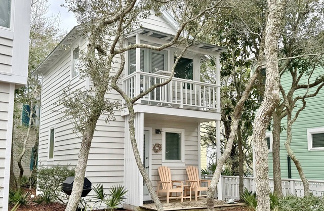 3 HOUSES TO BEACH & 1 BLOCK TO TOWN IN SEASIDE! Better Days Guest Cottage